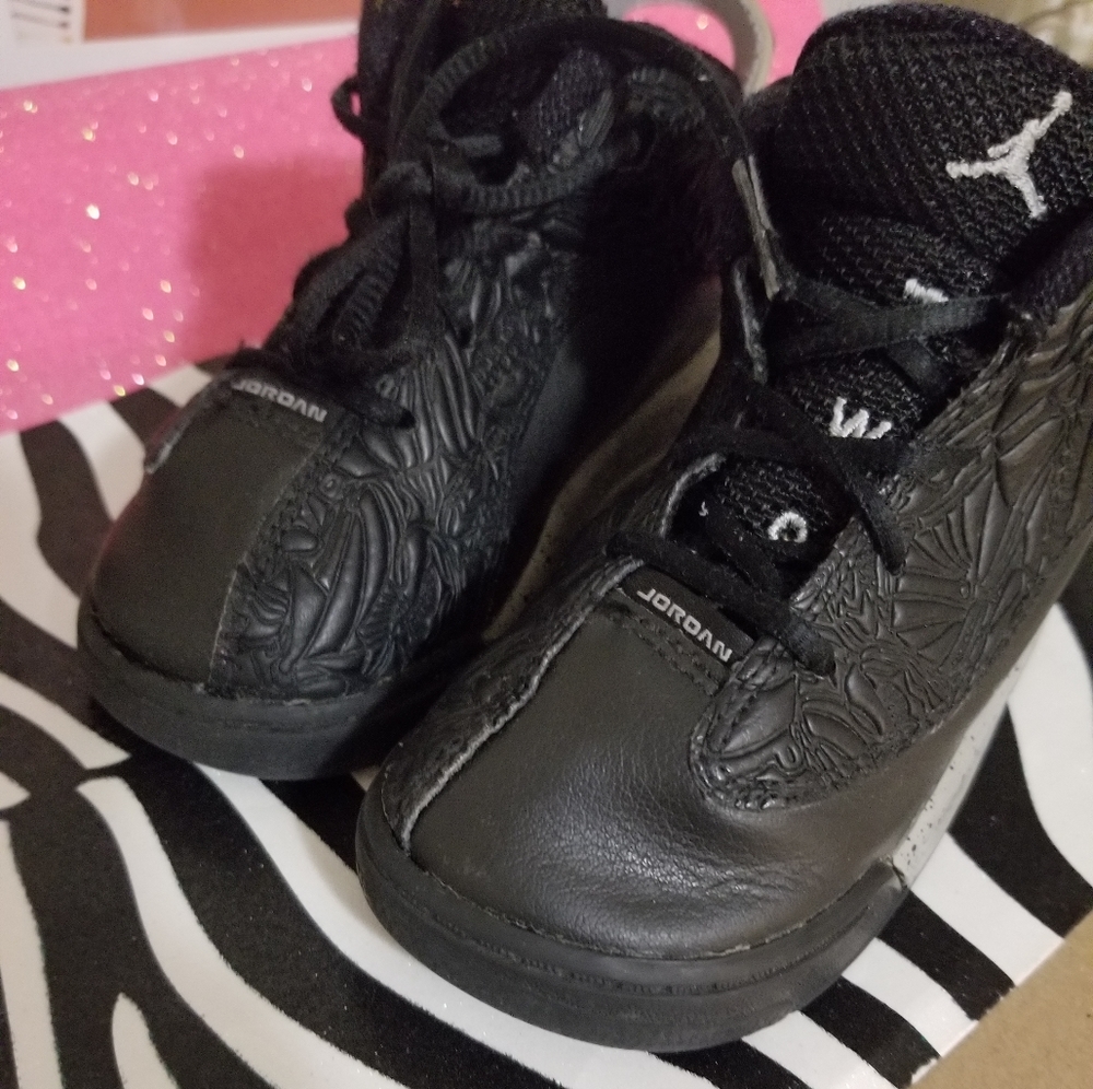 SOLD ELSEWHERE Boys Jordans Size 8